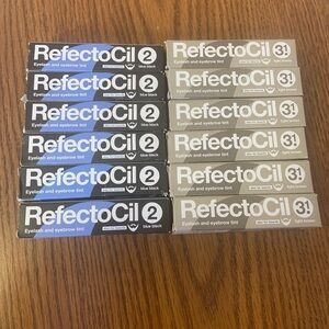 24 pcs - Refectocil Eyelash and Eyebrow Tint
(10 LightBrown + 14 BlueBlack)